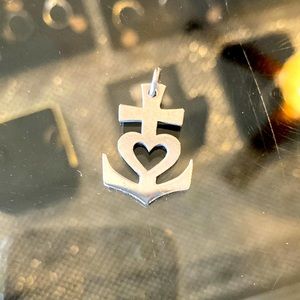Retired James Avery, Cross anchor pendant